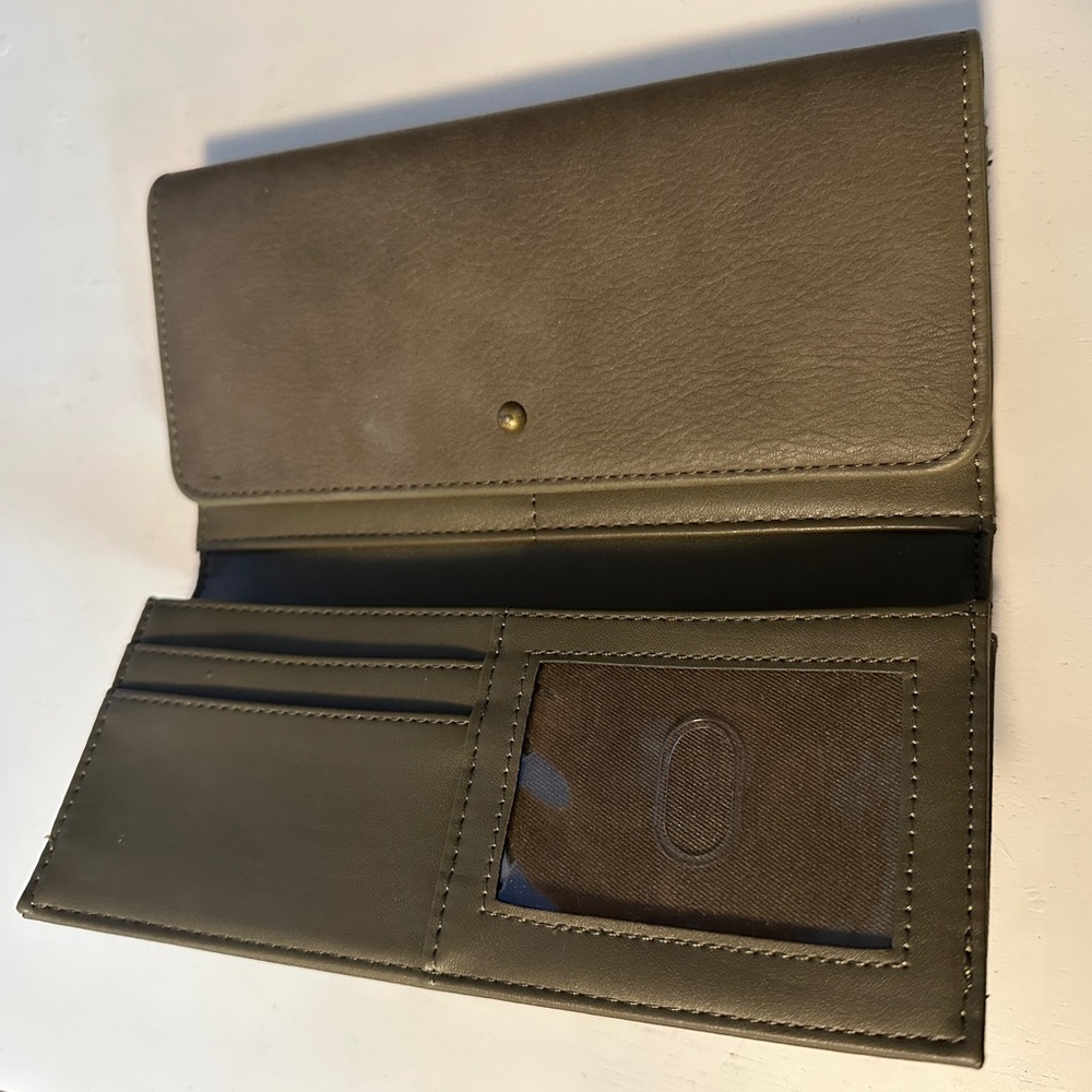 Universal Thread Women’s Tri-Fold Snap Close Wall… - image 4